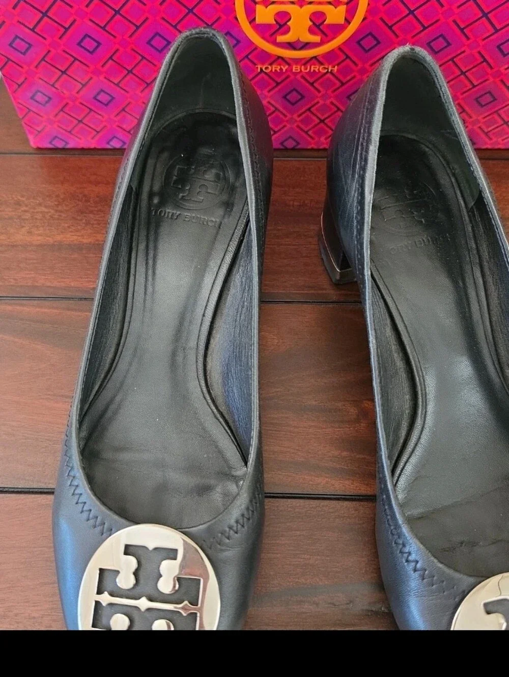$298 Tory Burch Black Leather Amy Pumps Heels Logo Sz 9
